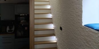 Schody dębowe z ledami, stopnie dębowe