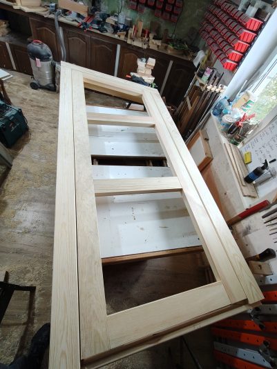 Drzwi z ościeżnicą